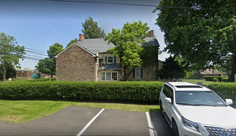 AWomansPlacePhoto 1 768x445
